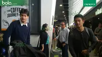 Pebalap Manor Racing asal Indonesia, Rio Haryanto, berangkat menuju ke Melbourne, Australia, untuk berlomba di seri pertama F1 musim 2016, Senin (14/3/2016). (Bola.com/Yus Mei Sawitri)