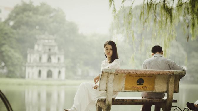 Pasangan zodiak bertengkar. (Foto: Vera Arsic/ Pexels)