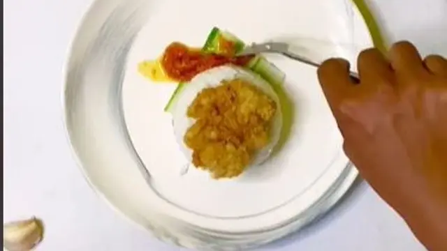 Pria Bikin Tampilan Ayam Geprek Jadi Lebih Estetik, Kenapa Warganet Protes?