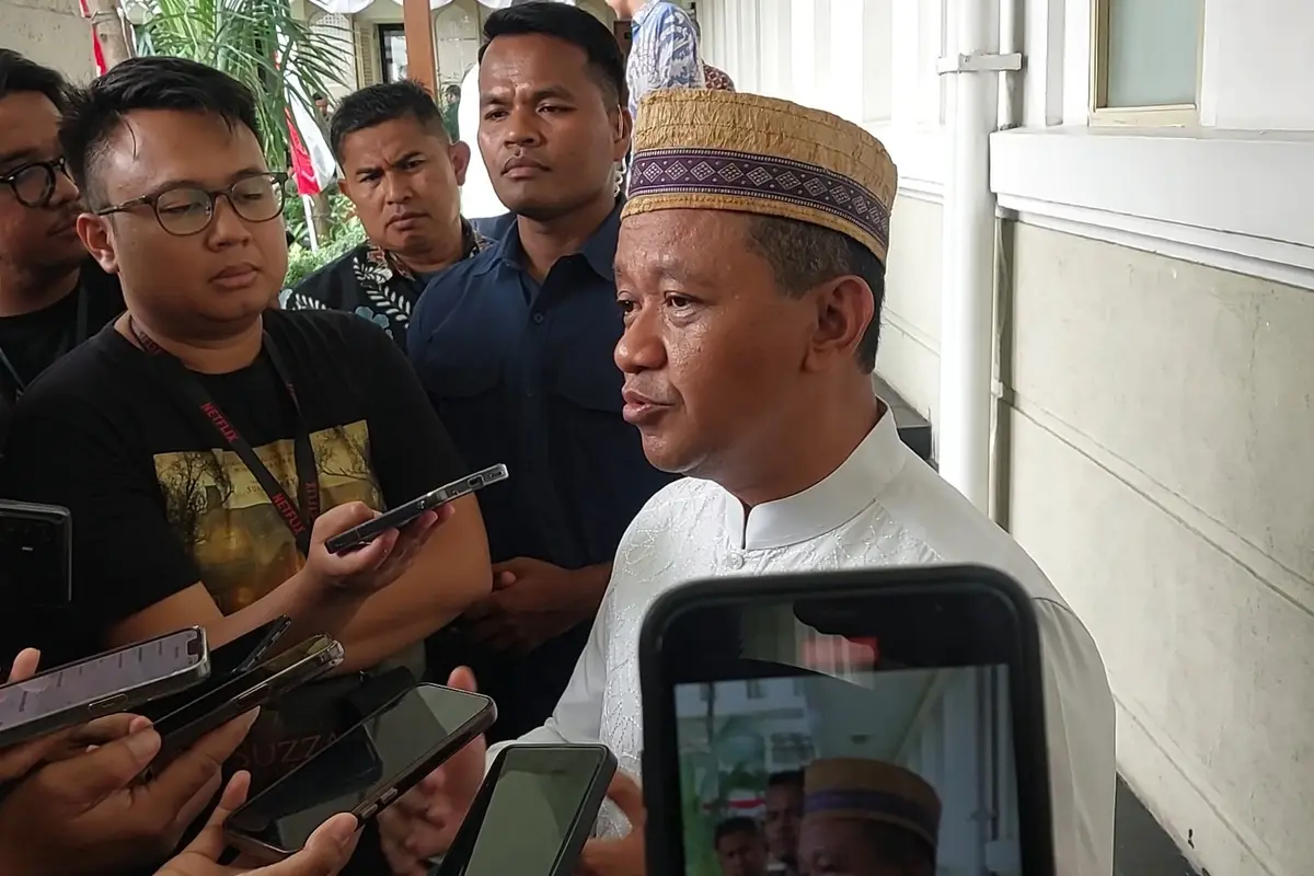 Menteri Energi dan Sumber Daya Mineral (ESDM) Bahlil Lahadalia ditemui di Kantor Kementerian ESDM, Jakarta, Jumat (22/8/2025). (Liputan6.com/Arief)