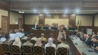 Eks Wamenaker Noel Kepalkan Tangan Jelang Sidang Tuntutan (Muhamad Radityo Priyasmoro/Liputan6.com)