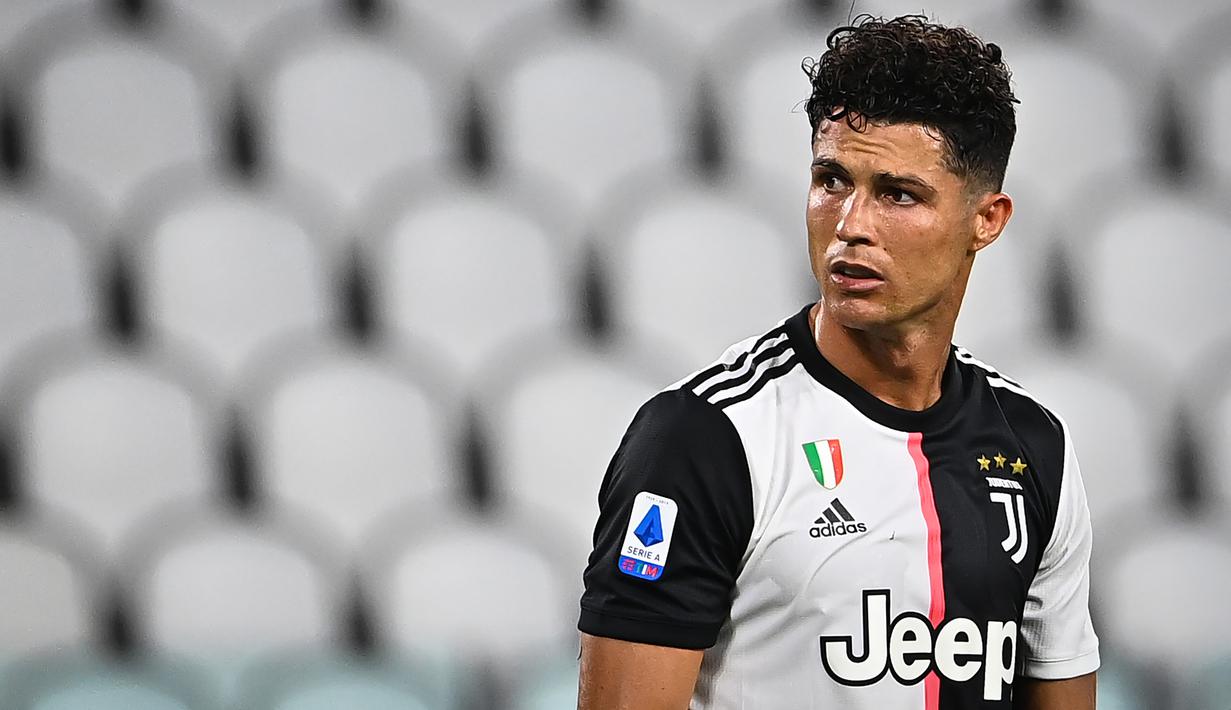 1. Cristiano Ronaldo - Ronaldo tampil cemerlang bersama Juventus yang selangkah lagi meraih gelar scudeto Serie A. Ronaldo telah mencetak 30 gol hingga pekan ke-34 dan juga masih memiliki peluang untuk meraih gelar Liga Champions bersama Juventus. (AFP/Isabella Bonotto)