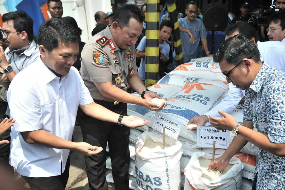 Peluncuran Operasi Pasar di Pasar Induk Cipinang