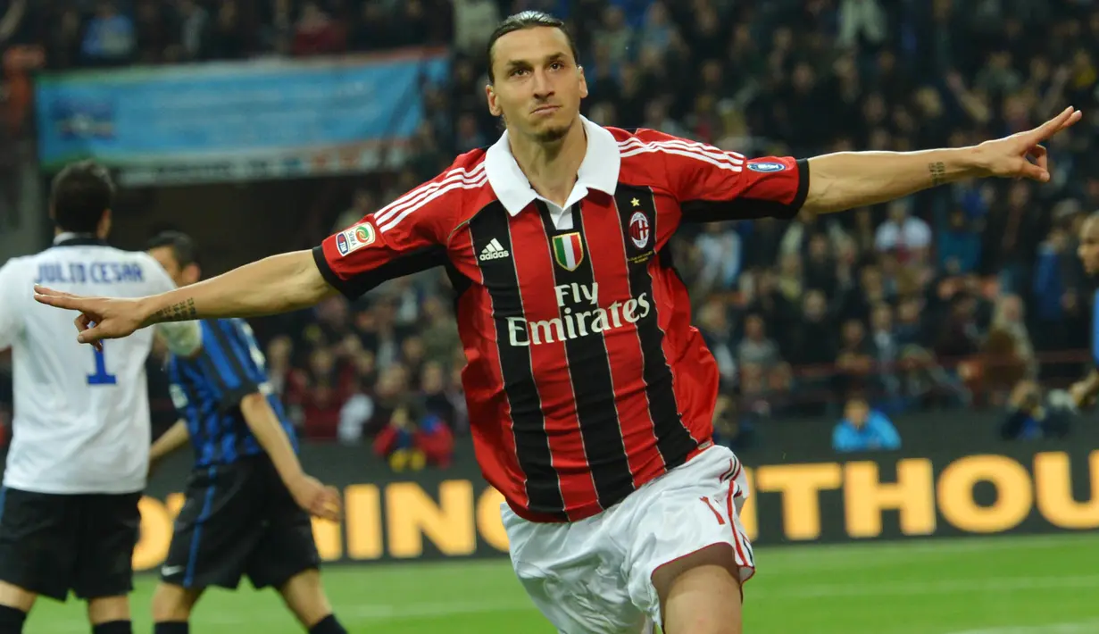 4. Zlatan Ibrahimovic - Mantan bomber Nerazzuri tersebut gagal tampilkan performa ciamik saat berseragam Barcelona. Alhasil pemain jangkung itu dilego ke AC Milan dan menjuarai Liga Italia Serie A pada tahun perdananya. (AFP/Giuseppe Cacace)