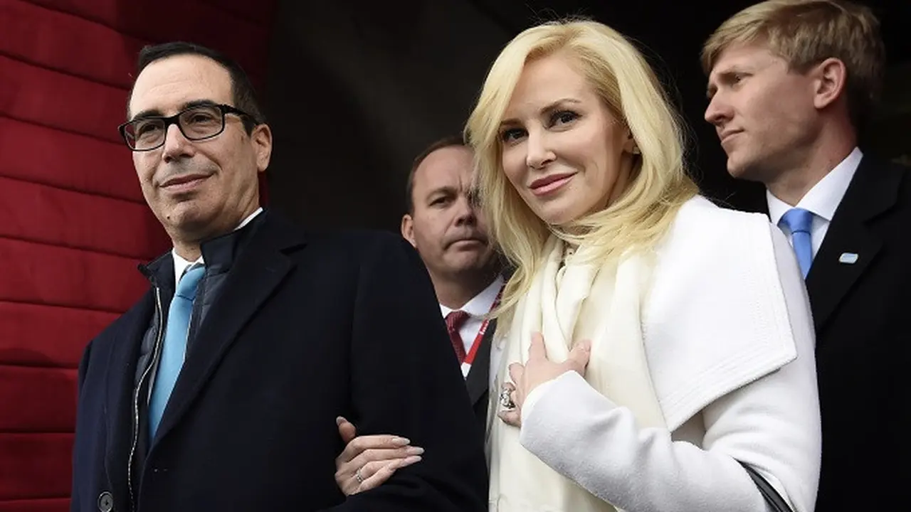 Menteri Keuangan AS Steven Mnuchin dan istri Louise Linton