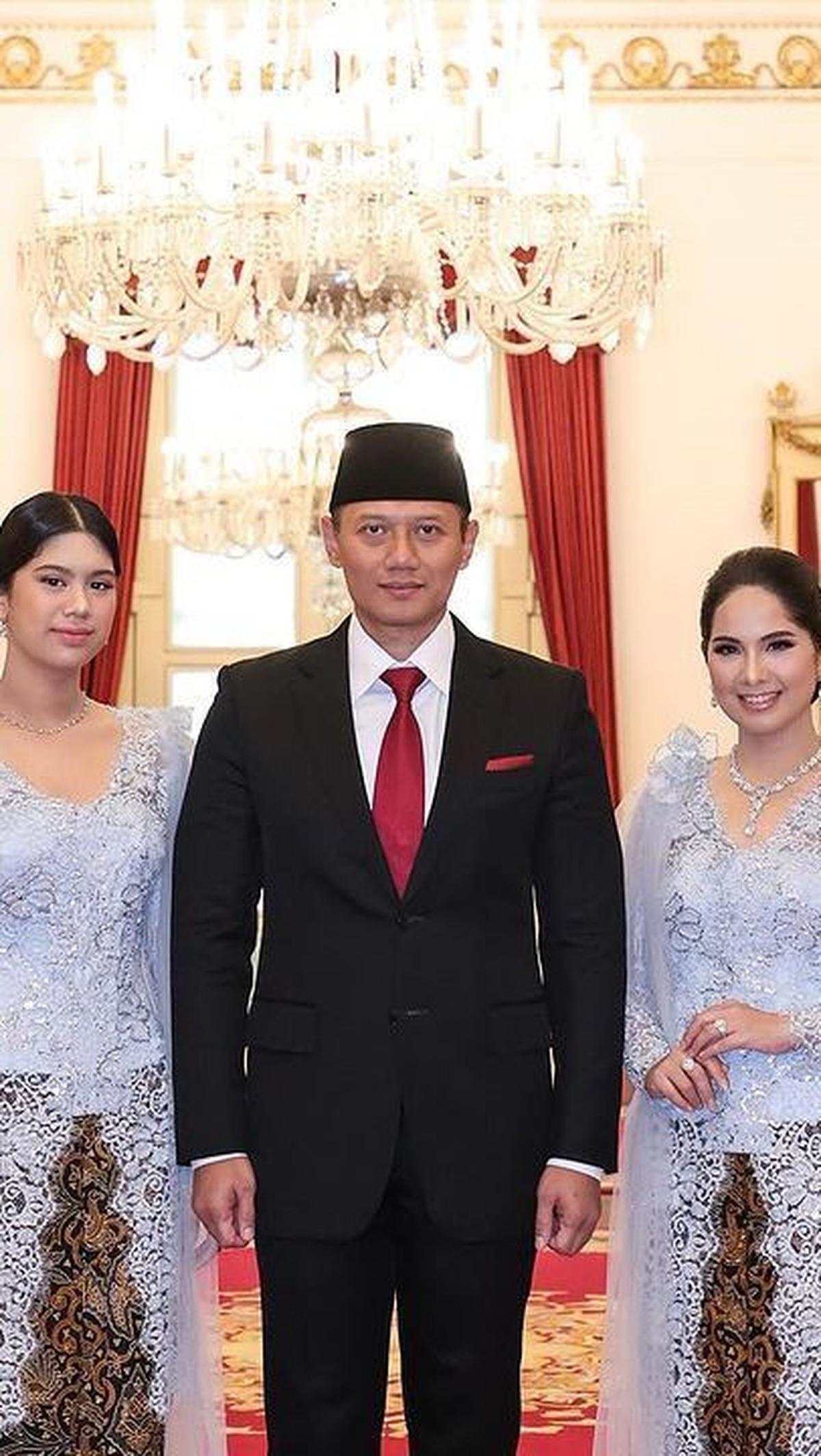 Saat ini AHY kembali melanjutkan pendidikan S3 di Universitas Airlangga (Unair) untuk meraih gelar doktor.