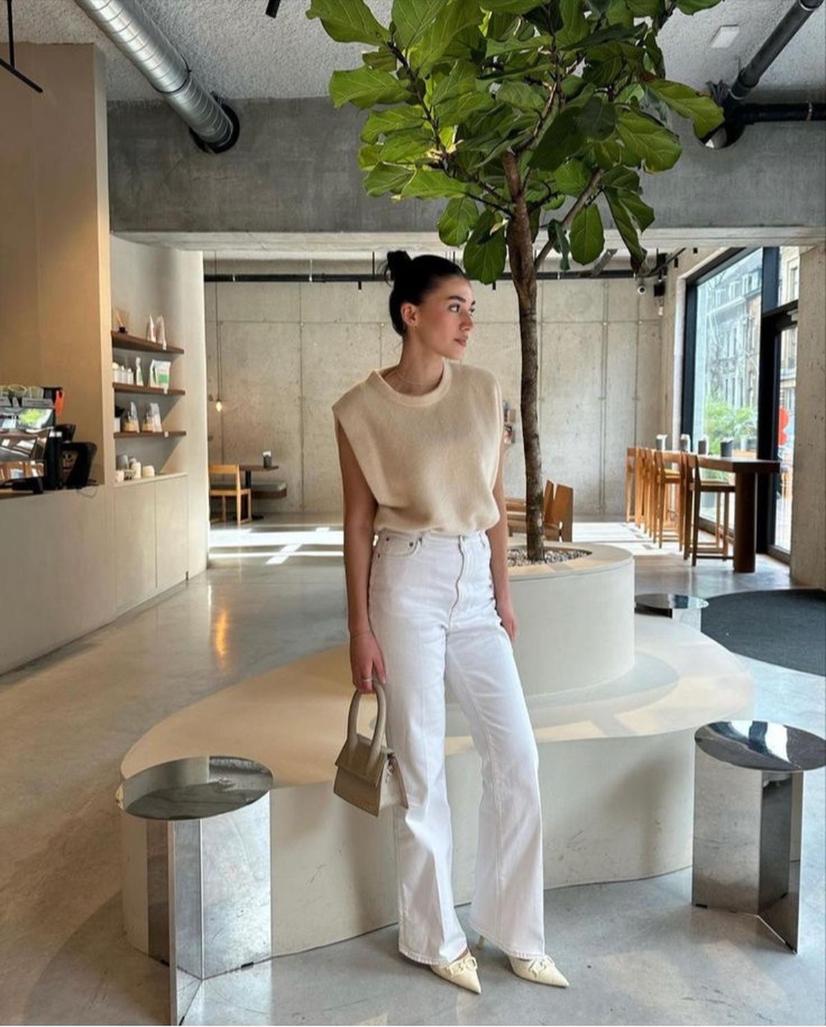 6 Inspirasi Mix and Match Warna Soft untuk Malam Mingguan Bareng Pasangan, Dijamin Bikin Makin Mesra!