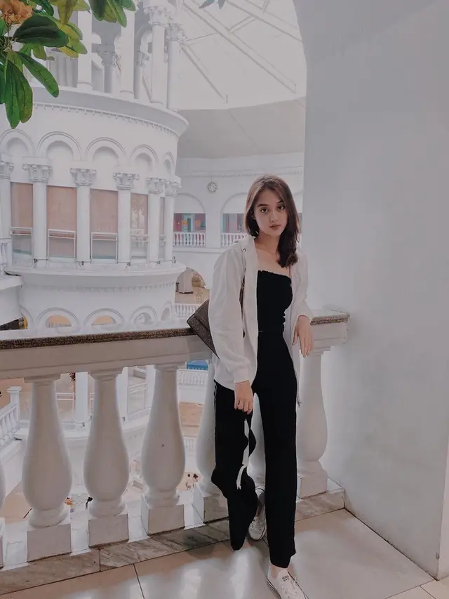 Main Sinetron Baru Dia Bukan Manusia, Ini 7 Pesona Esta Pramanita