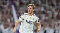 Pemain Real Madrid, Dean Huijsen, beraksi dalam pertandingan La Liga Spanyol&nbsp;melawan&nbsp;Villarreal di Stadion Santiago Bernabeu, Madrid, Spanyol, Sabtu, 4 Oktober 2025. (AP Photo/Manu Fernandez)
