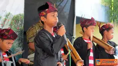 Citizen6, Surabaya: Pada acara ini semua siswa dari berbagai ekstra kulikuler ikut unjuk kebolehan. Penampilan para peserta tampak memukau dan akhirnya sang raja memutuskan bahwa mereka semua menjadi sang juara sejati. (Pengirim: Farah Dwi)
