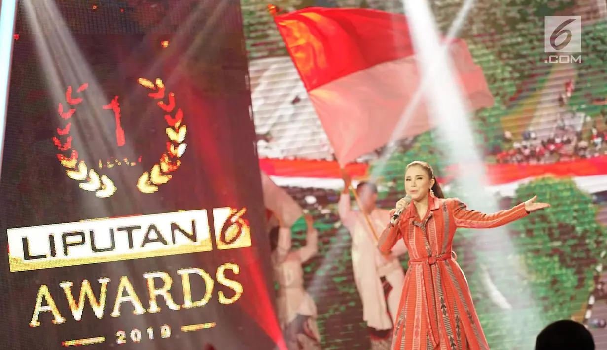Penyanyi Rossa tampil dalam ajang Liputan6 Awards 2019 di Jakarta, Sabtu (25/5). Liputan6 Awards 2019 bertajuk “Untukmu Indonesia tersebut merupakan program bakti kepada Indonesia sebagai bentuk kontribusi untuk bangsa terkait perdamaian. (Liputan6.com/Immanuel Antonius)