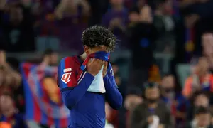 Pemain Barcelona Lamine Yamal bereaksi di akhir laga El Clasico La Liga antara Barcelona vs Madrid di Barcelona, Spanyol, Minggu, 25 Oktober 2026. (AP Photo/Joan Monfort)