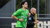Kevin Diks menjalani sesi latihan bersama Borussia Monchengladbach jelang bergulirnya Bundesliga 2025/2026. (Dok. Borussia Monchengladbach).