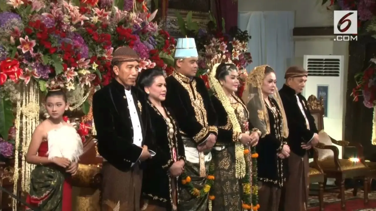 Gaya Elegan Ibu Iriana dan Ibu Hanifah di Pernikahan Kahiyang Ayu