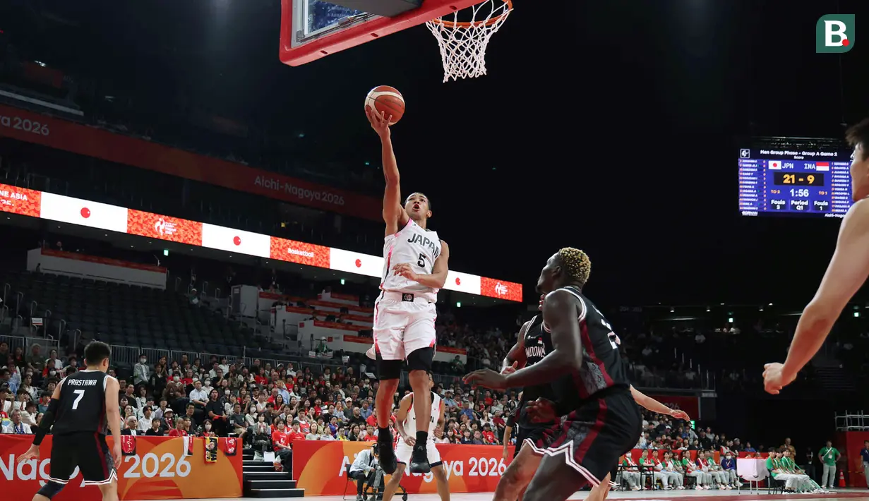 Pemain Jepang, John Lawrence Harper Jr. (putih), melepaskan tembakan untuk mencetak angka saat menghadapi Timnas Basket Indonesia dalam pertandingan Grup A Asian Games 2026 di Aichi International Arena, Nagoya, Jepang, Kamis (10/9/2026). Jepang menang telak 98-53 atas Indonesia. Kekalahan ini turut membuat langkah Timnas basket putra Indonesia terhenti di fase grup. (JIJI PRESS/AFP/Japan OUT)