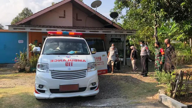Sebanyak 23 orang yang terpapar Covid-19 di satu kampung di Banyumas dijemput untuk dikarantina. (Foto: Liputan6.com/Istimewa)