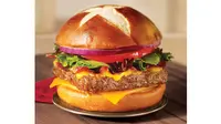 Burger Pretzel dari Wendy's mampu membuat Anda kenyang hanya dengan sekali memakannya.