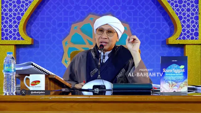 Pengasuh LPD Al Bahjah KH Yahya Zainul Ma'arif atau Buya Yahya