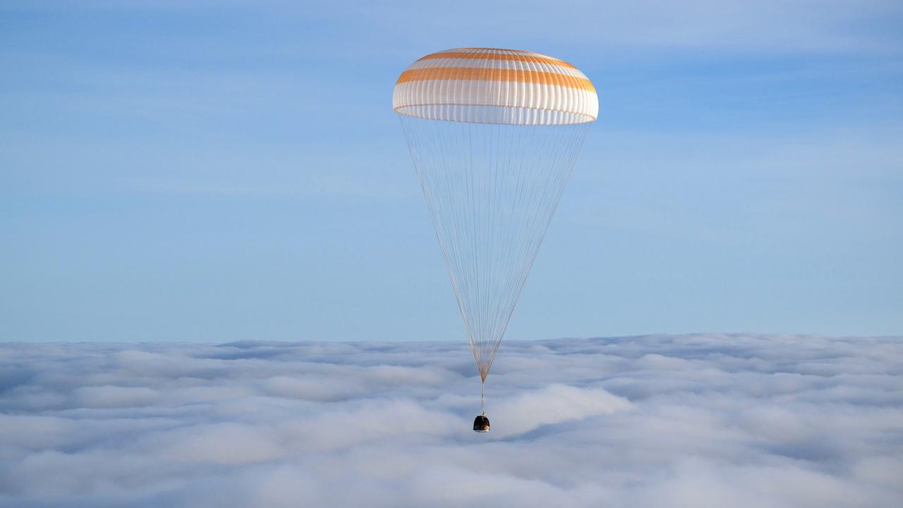 Detik-Detik Menegangkan saat Awak Soyuz MS-26 Mendarat di Bumi
