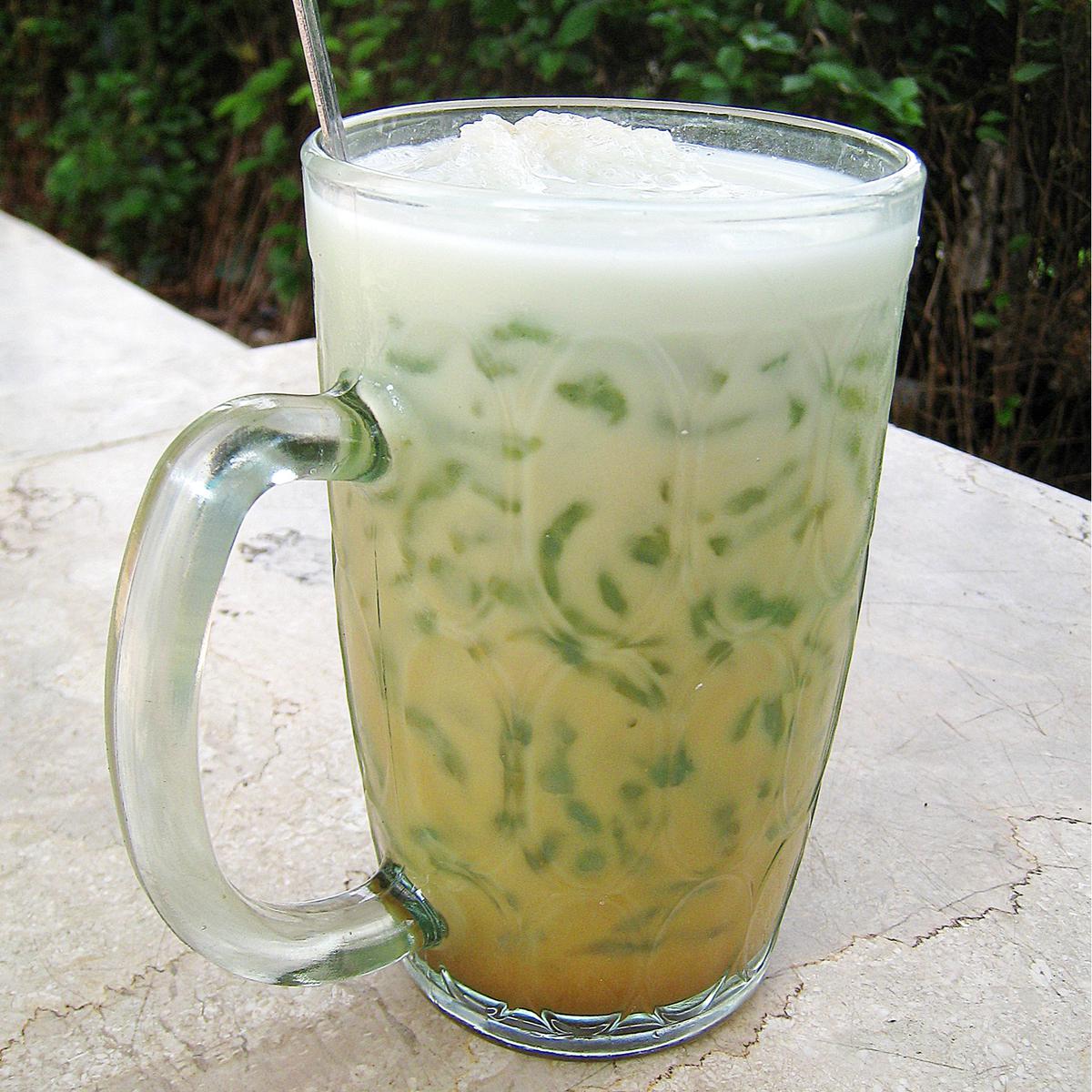Kalori dan Nutrisi segelas es cendol, serta Dampak Konsumsi Berlebihan
