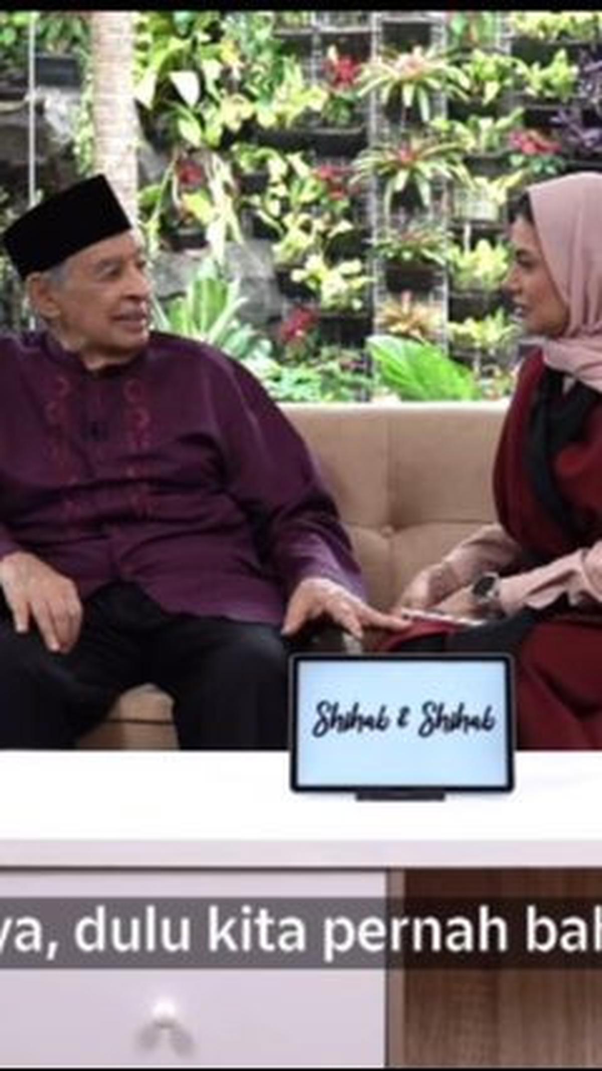 "Salah satu yang populer menjadi penangkalnya itu adalah surat Al Falaq dan Annas," ujar mantan menteri Agama ini.