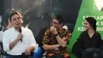 Dirjen Kebudayaan Kemendikbud RI, Hilmar Farid (kiri) memberi keterangan saat peluncuran video musik Indonesia Raya 3 Stanza di Jakarta, Senin (30/10). Beragam elemen masyarakat dilibatkan dalam pembuatan video tersebut. (Liputan6.com/Helmi Fithriansyah)