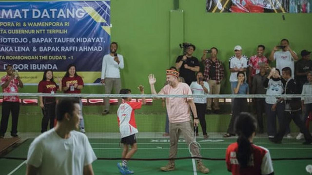 Potret The Dudas Minus One Main Bulu Tangkis di Labuan Bajo, Disaksikan Legenda Bulu Tangkis Indonesia Taufik Hidayat