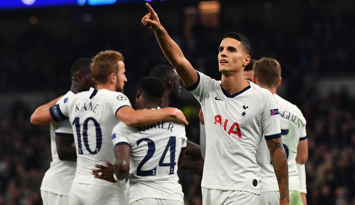 Sebagai pengganti Gareth Bale, Tottenham Hotspur mendatangkan Erik Lamela dari AS Roma dengan nilai transfer sebesar 30 juta euro. Tampil tak sesuai harapan dan sering dilanda cedera, ia total tampil dalam 257 laga di semua ajang dengan torehan 37 gol adan 47 assist hingga akhir musim 2020/2021. Pada awal musim 2021/2022 ia dilepas ke Sevillla. (AFP/Ben Stansall)