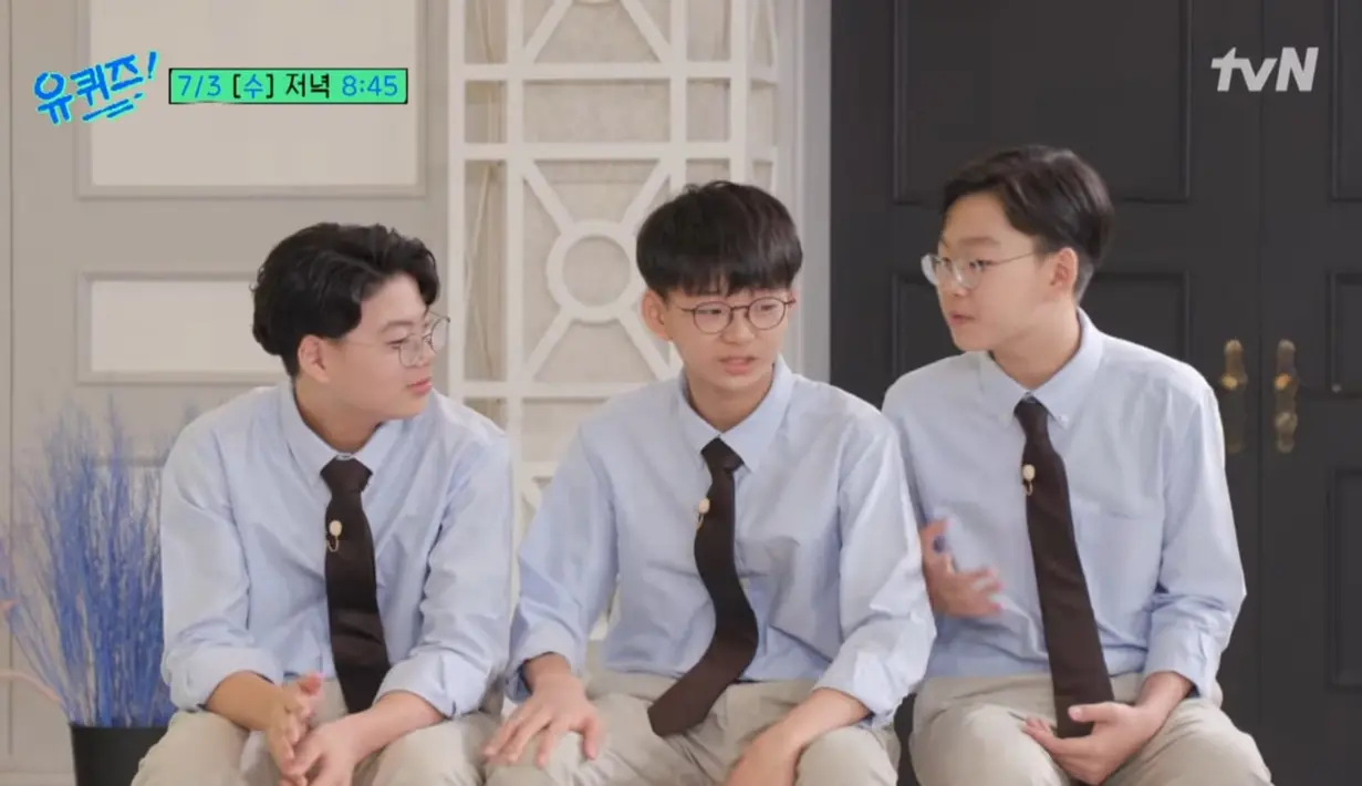 Maju ke tahun 2024 saat ini, si kembar tiga yang sudah beranjak remaja akan kembali ke layar kaca untuk acara You Quiz on the Block. (Foto: YouTube/ tvN)