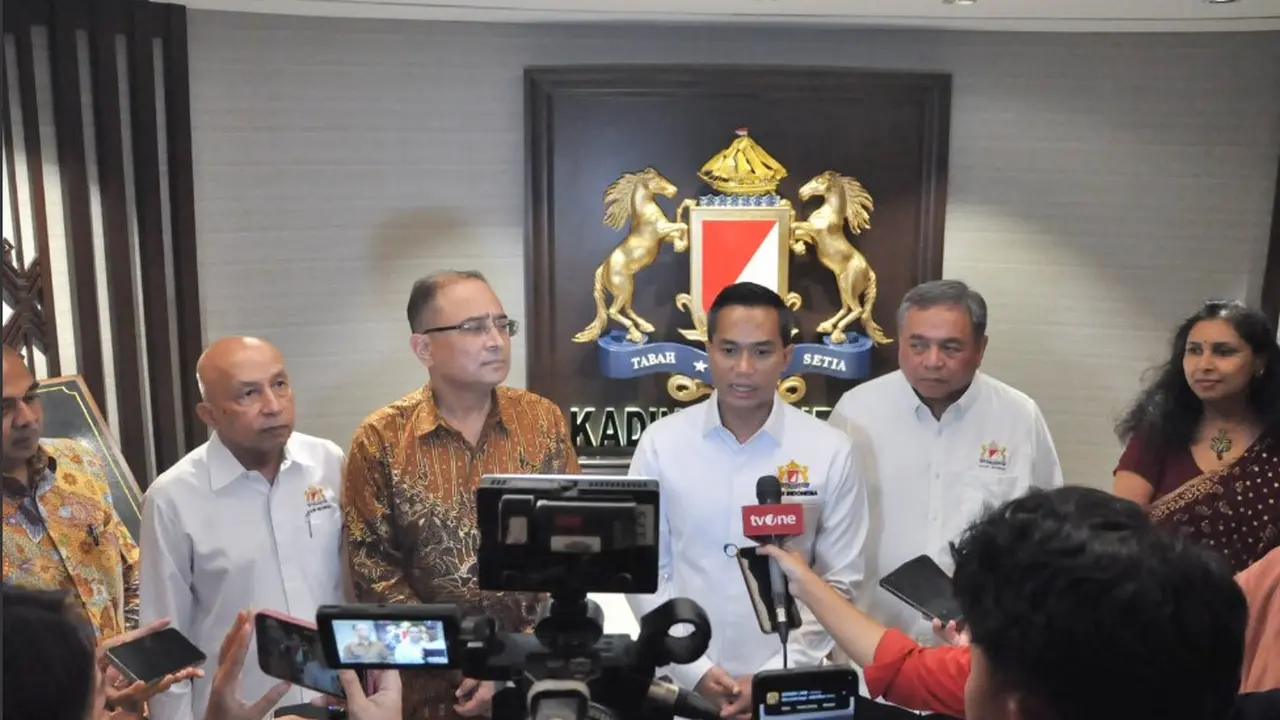 Ketum Kadin Indonesia Anindya Bakrie bertemu dengan Duta Besar India untuk Indonesia, Sandeep Chakravorty di Menara Kadin Indonesia, Kuningan, Jakarta.
