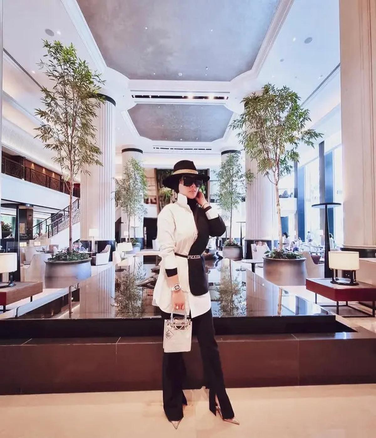 10 Pilihan Model Tas Putih ala Syahrini, dari Model Klasik hingga Super Langka