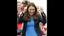  Ekpsresi Duchess of Cambridge, Kate Middleton, saat berhasil memainkan permainan asli Afrika Selatan "Tiga Kaleng" di Commonwealth Games Village di Glasgow, Skotlandia, (29/7/2014). (REUTERS/Danny Lawson)