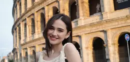 Usai rayakan ulang tahun El Rumi, Syifa Hadju tampil memikat berkeliling Italia dengan busana kasual [@syifahadju]