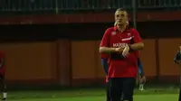 Pelatih Madura United, Milomir Seslija. (Bola.com/Aditya Wany)