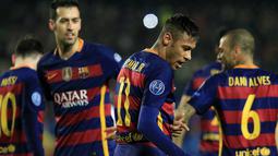 Neymar  menyumbangkan satu golsaat timnya mengalahkan Arsena 3-1 pada leg kedua 16 besar liga Champions di Stadion Camp Nou, Barcelona, Kamis (17/3/2016) dini hari WIB. (AFP/Pau Barrena)