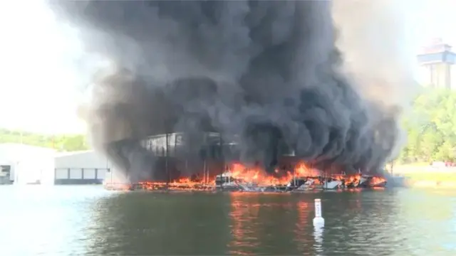 Kebakaran terjadi di danau Texoma dan membakar sekitar 20 kapal. Kebakaran juga membakar dermaga penghubung Texas dan Oklahoma.