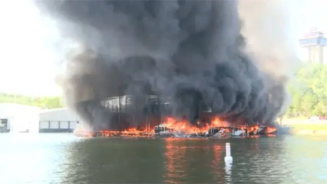 Sebanyak 20 Kapal Terbakar Di Dermaga Texas