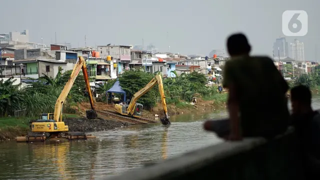Alat Berat Dikerahkan untuk Atasi Pendangkalan Kanal Barat