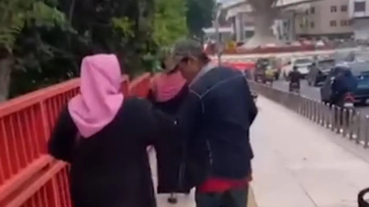Pemalakan di Jembatan Ampera