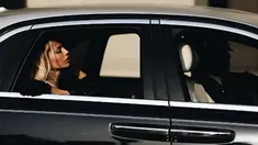 Victoria Bonya berada di dalam mobil saat sesi pemotretan. Mantan Model Playboy Rusia ini ditahan di bandara Amerika karena dicurigai menjadi mata-mata. (Instagram/ victoriabonya)