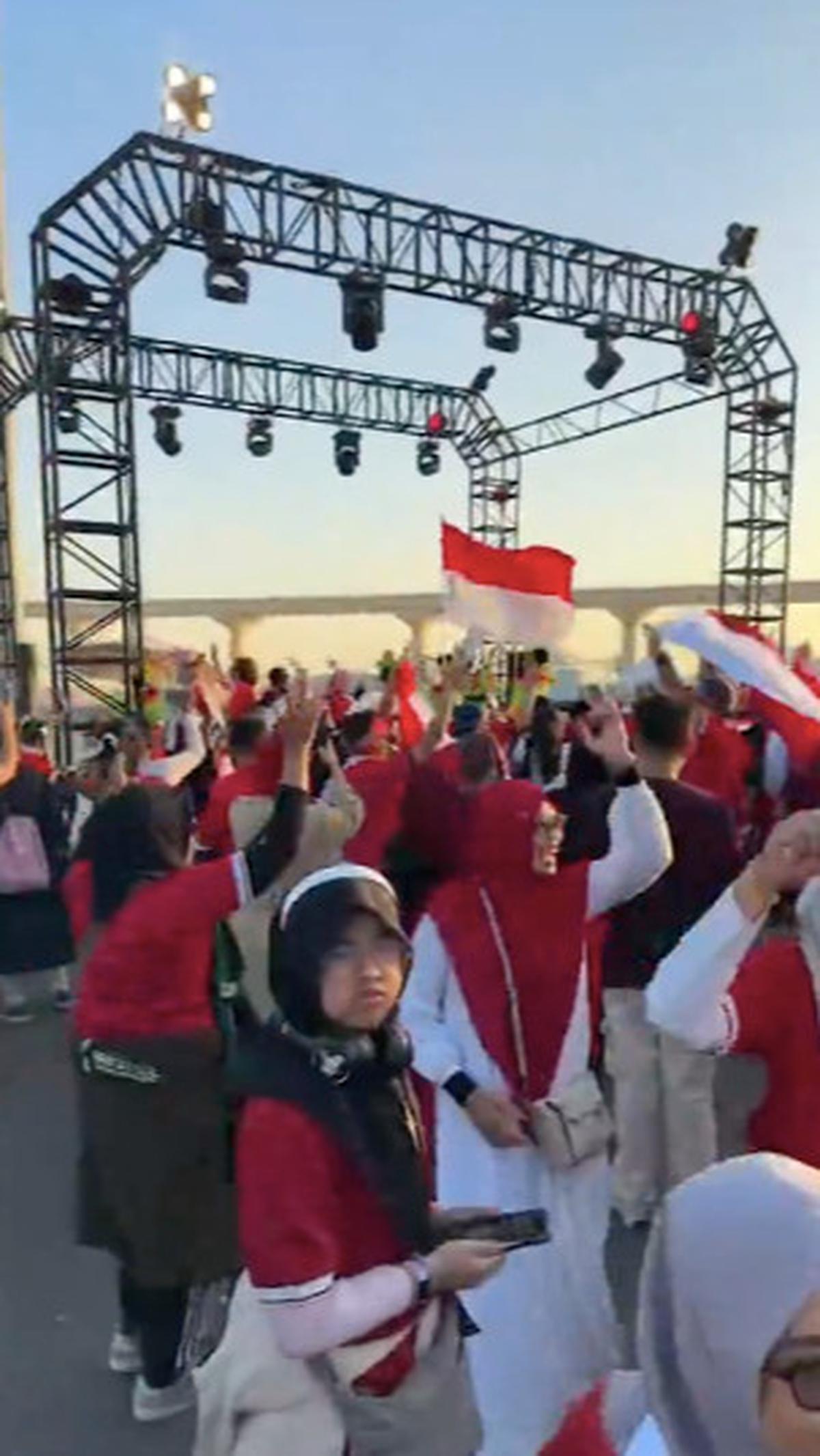 Suporter Timnas Dangdutan di Depan Stadion Qatar<br>