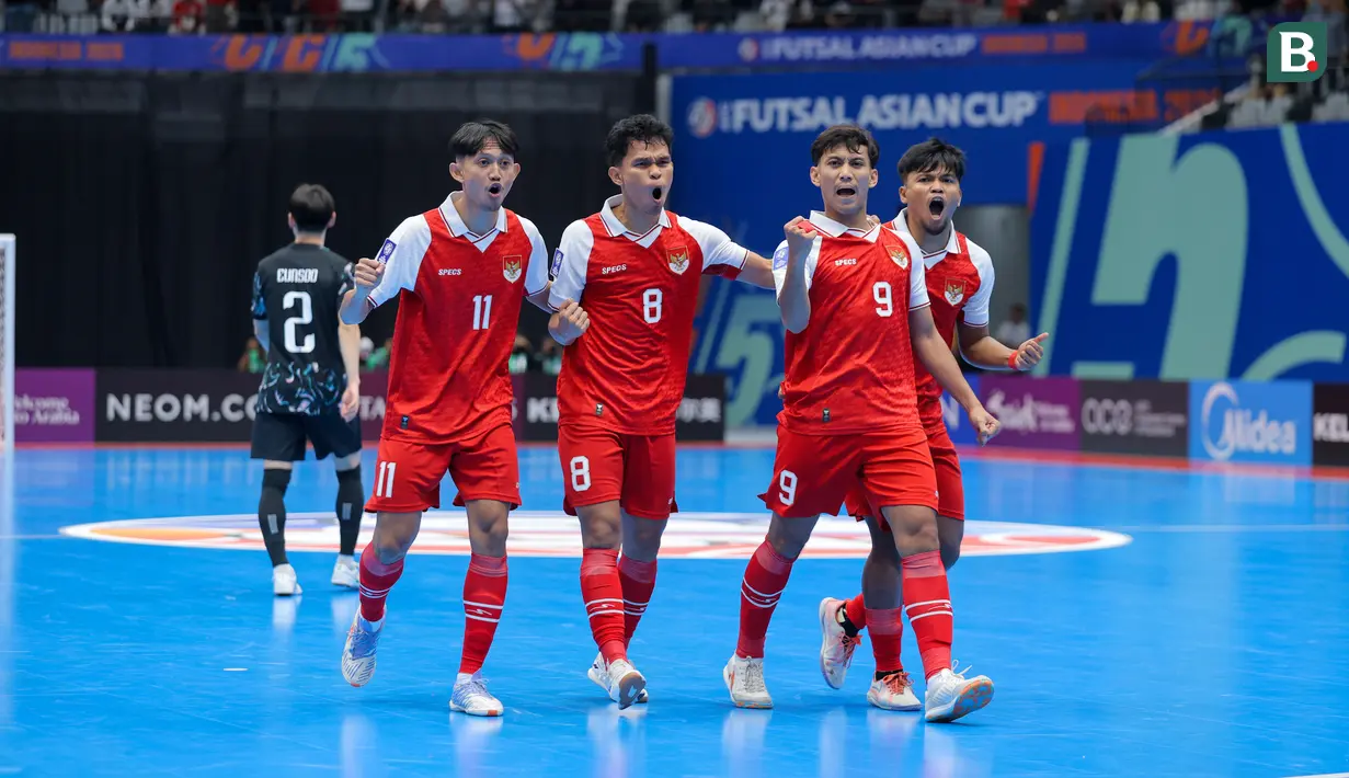 Pemain Timnas Futsal Indonesia merayak gol ke gawang Korea Selatan, Choi Hyun-bin dalam laga Grup A Piala Asia Futsal 2026 di Indonesia Arena, Senayan, Jakarta, Selasa (27/01/2026). (Bola.com/Bagaskara Lazuardi)