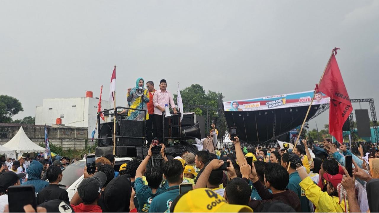 Usai Insiden Panggung Kampanye Roboh Karena Hujan Deras, Airin Naik Mobil Komando Keliling Pastikan Semua Selamat