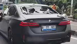 Viral BMW Listrik Dirusak Massa di Jakarta Barat, Ini Faktanya
