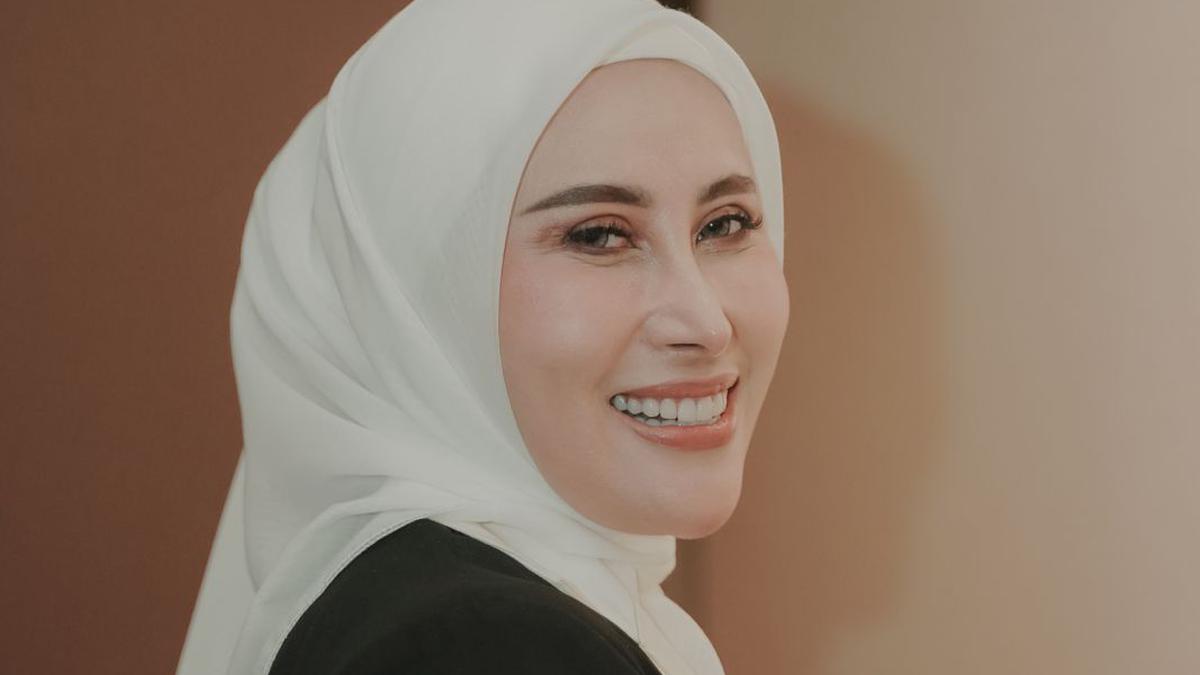 Selebgram Herni Ekamawati Rekam Album Jejak Cinta Dalam Nada, Penghormatan untuk Adjie Soetama