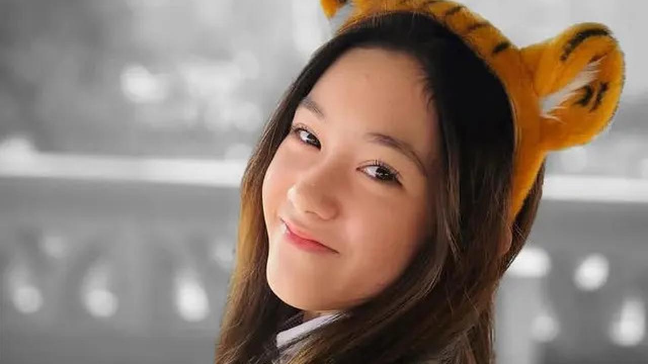 Kenakan Bando Harimau