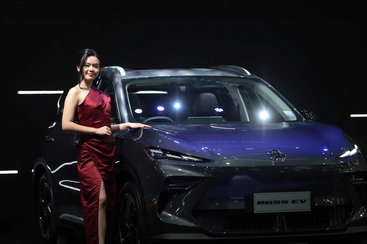 FOTO:  Senyum SPG Hiasi IIMS 2026