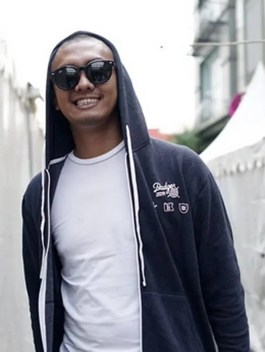 “Project Pop adalah grup musik pertama yang gue suka. Pertama kali juga bela belain nabung buat beli kasetnya. Sampe dulu gue dibilang aneh,” lanjut Uus ditulisan ke-2nya. (Instagram/uusloser)