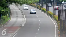 Suasana lalu lintas di Jalan HR. Rasuna Said, Jakarta, Senin (11/7). Meski libur Idul Fitri telah usai namun beberapa ruas jalan di Jakarta masih lengang. (Liputan6.com/Helmi Afandi)