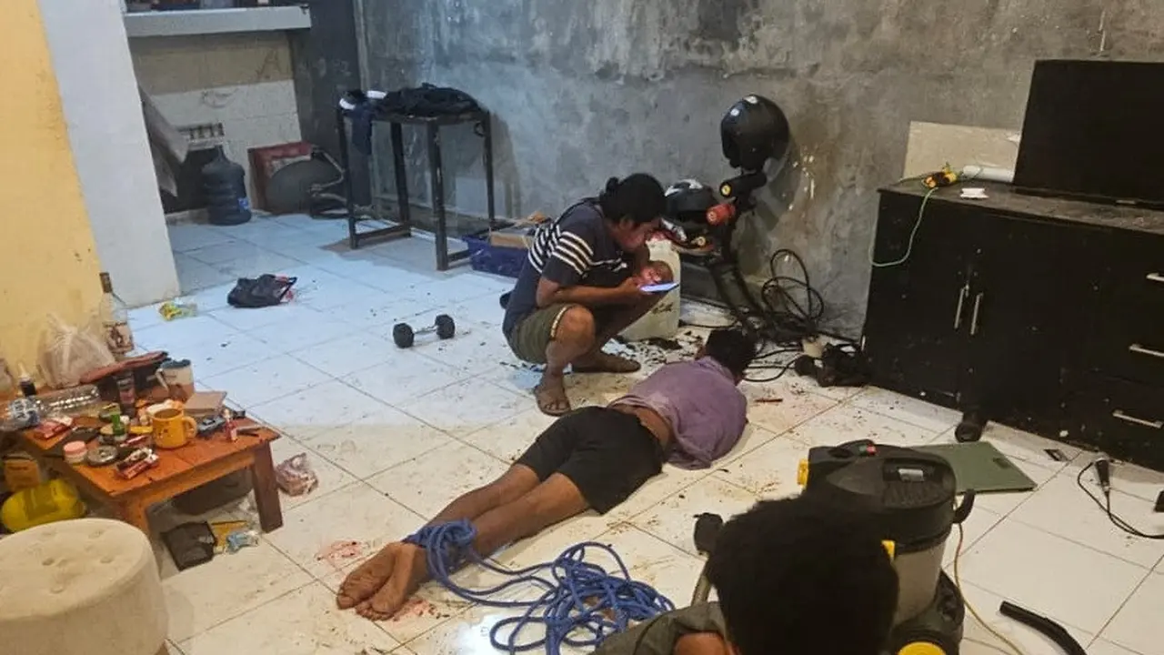 Pria mabuk miras saat diamankan warga setelah berupaya memperkosa ibu rumah tangga.